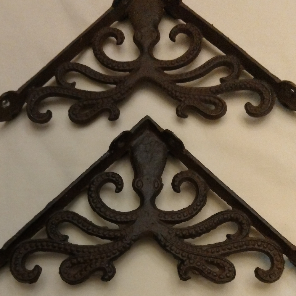 Octopus Cast Iron Wall Brackets 8"